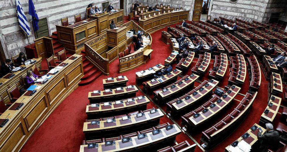 Στη Βουλή η «μάχη» για τις υποκλοπές υπό το βάρος των επίσημων στοιχείων