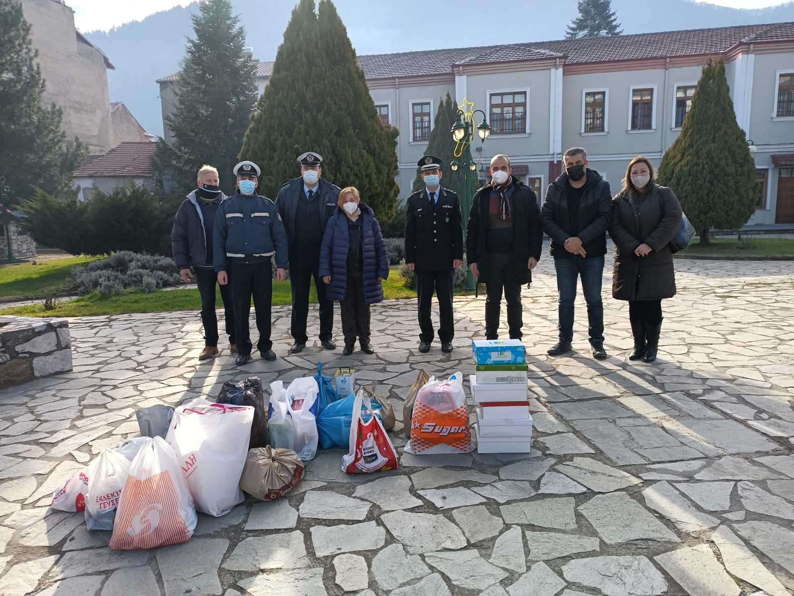 οι Αστυνομικές Υπηρεσίες της Δυτικής Μακεδονίας συγκέντρωσαν εθελοντικά διάφορα είδη, τα οποία προσφέρθηκαν σε Ιδρύματα και φορείς 