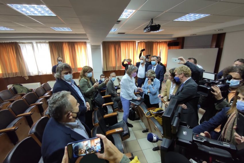 Λεπτό προς λεπτό η παρουσία της Επιτρόπου Ελίζα Φερέιρα στην περιοχή- Παρέμβαση “Σπάρτακου”