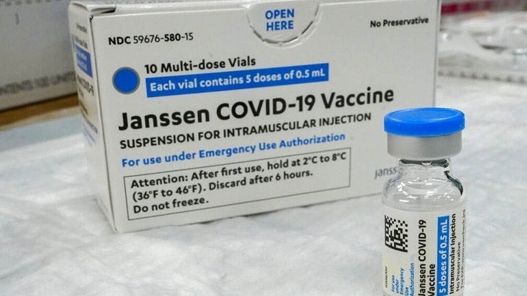 Κορωνοϊός: Νέες παρενέργειες για τα εμβόλια της Johnson &amp; Johnson και της AstraZeneca