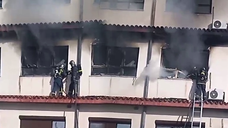 Ένας νεκρός και πέντε τραυματίες από πυρκαγιά στο «Παπανικολάου»