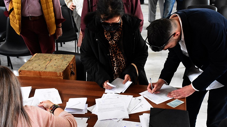 ΚΙΝΑΛ: Ξεπέρασε τις 140.000 η συμμετοχή στις εσωκομματικές εκλογές