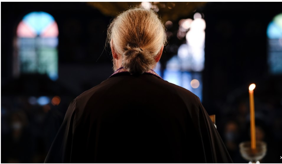 Καταδικάστηκε πρώην αρχιμανδρίτης για απάτη 1,3 εκατ. ευρώ, μαζί με τον συνεργό του έπεισαν τα θύματά τους ότι θα γινόταν μητροπολίτης Θεσσαλονίκης