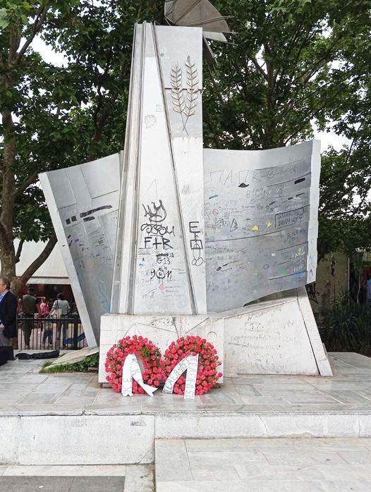Λαϊκή Συσπείρωση Εορδαίας. Mνημείο Εθνικής Αντίστασης,: &quot;Βαμμένο, σπασμένο, βρώμικο. Πουθενά δεν φαίνεται τι μνημείο είναι και σε ποιους είναι αφιερωμένο&quot;