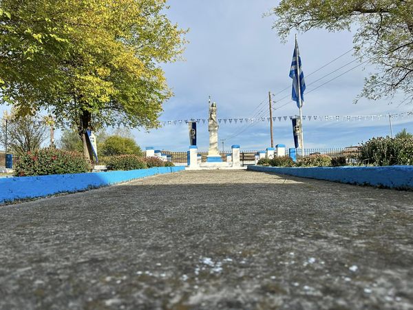 Τα γιορτινά του φόρεσε ο Περδίκκας καθώς, σαν  σήμερα, -14-10-1912, απελευθερώθηκε από τον τουρκικό ζυγό. Στις 16:00 στο μνημείο πεσόντων θα τελεσθεί  Επιμνημόσυνη Δέηση, θα ακολουθήσει Ομιλία για το Ιστορικό της Μάχης του Περδίκκα, και στη συνέχεια η κατ