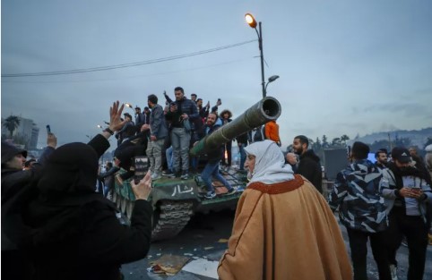 14:00 Καταιγιστικές εξελίξεις: Η Συρία στα χέρια των τζιχαντιστών, κατέλαβαν την Δαμασκό, ελέγχουν τον στρατό - Στη Ρωσία ο Assad