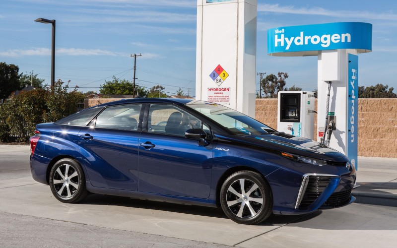 H Toyota φέρνει το υδρογόνο στα αυτοκίνητα παραγωγής