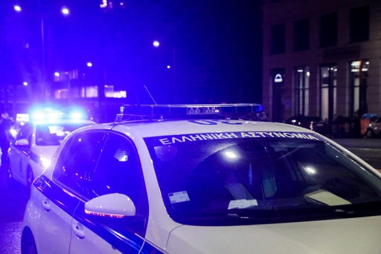 Συναγερμός έχει σημάνει στις αστυνομικές αρχές στην Πάτρα για 52χρονο άνδρα που φέρεται να σχετίζεται με περιστατικό ενδοοικογενειακής βίας.
