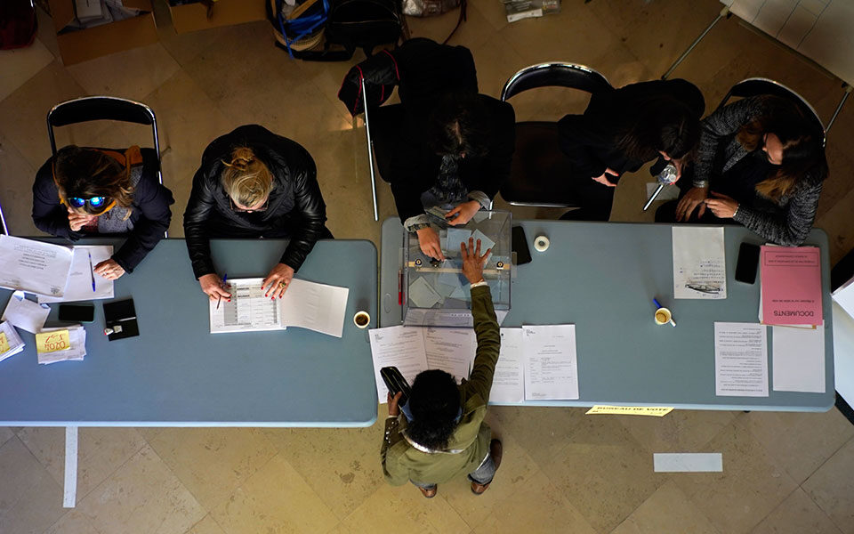  Γαλλικές εκλογές: Πρώτος γύρος στο ντέρμπι Μακρόν – Λεπέν