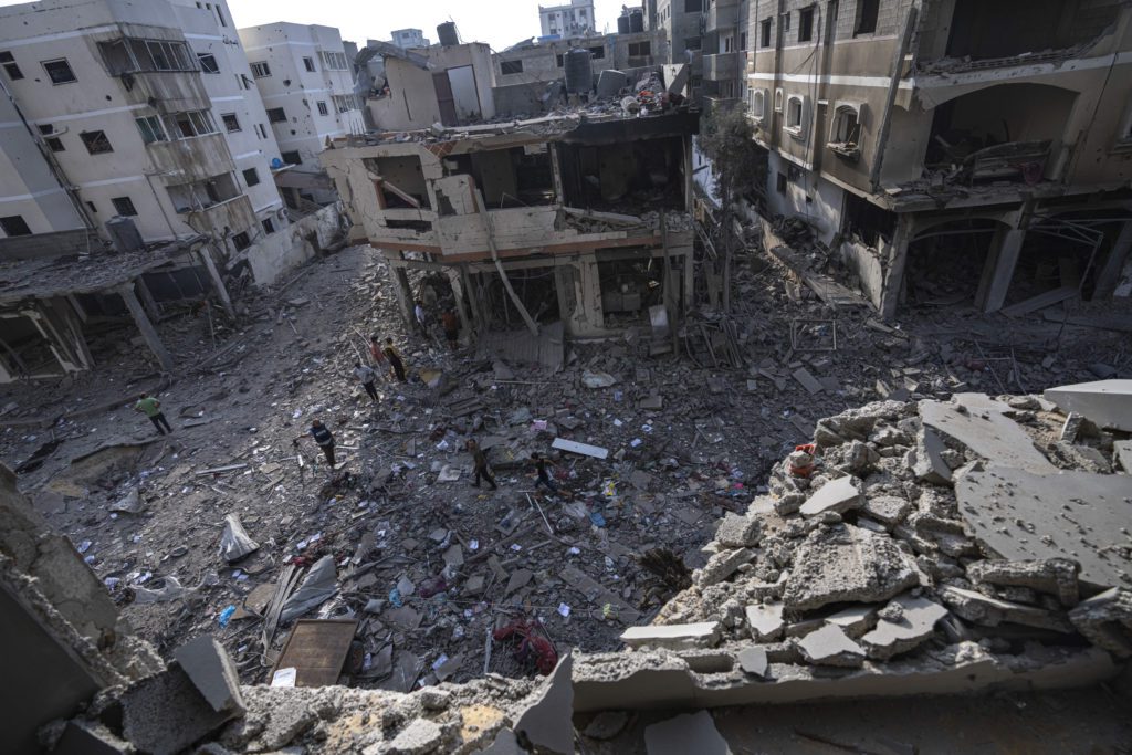 Μέση Ανατολή: Αιματηρό σφυροκόπημα για έκτη ημέρα στη Γάζα – Ξεπερνούν τους 330.000 οι εκτοπισμένοι