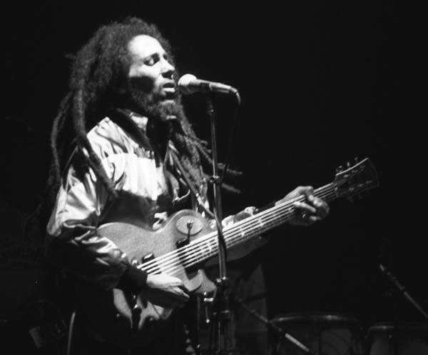 Bob Marley &amp; The Wailers - No Woman, No Cry (Live At The Rainbow 4th June 1977)