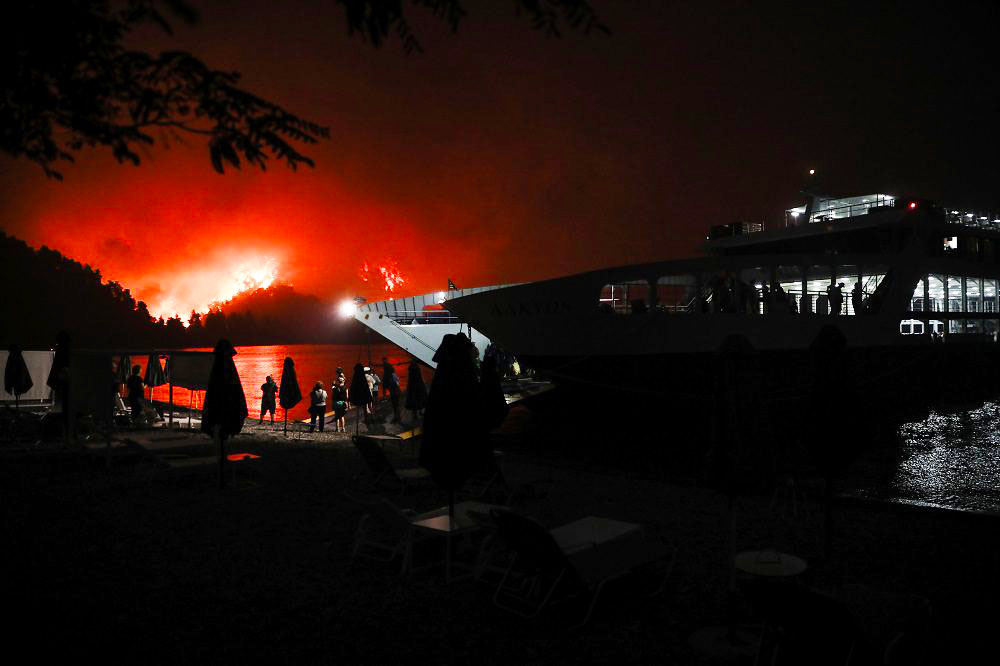 Δήμαρχος Μαντουδίου: «Αν δεν κινητοποιηθεί σωστά η Πυροσβεστική θα καεί όλο το νησί»!