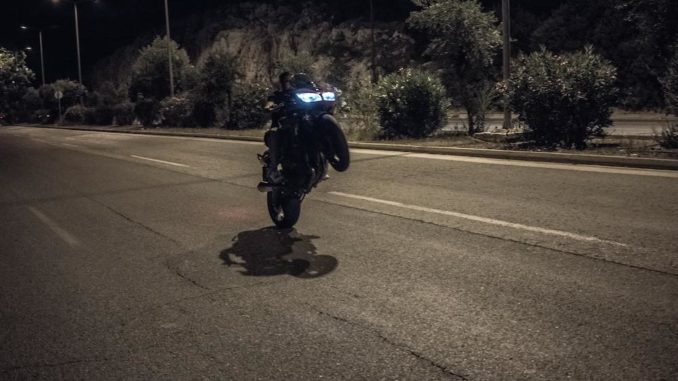 Πτολεμαΐδα: Ξενυχτούν κάτοικοι από τους αγώνες επίδειξης μοτοσικλετιστών