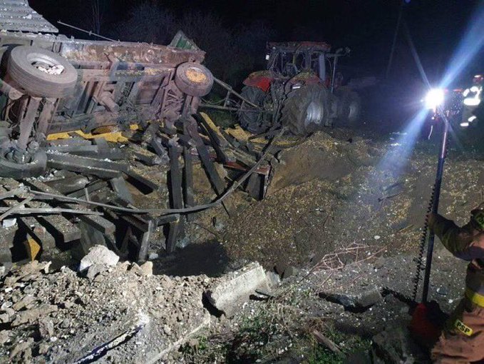 Χτύπημα της Ρωσίας σε Πολωνικό έδαφος - Πολωνικά μέσα ενημέρωσης ανέφεραν ότι δύο άνθρωποι σκοτώθηκαν σε έκρηξη στο χωριό Przewodów, που βρίσκεται κοντά στα σύνορα με την Ουκρανία