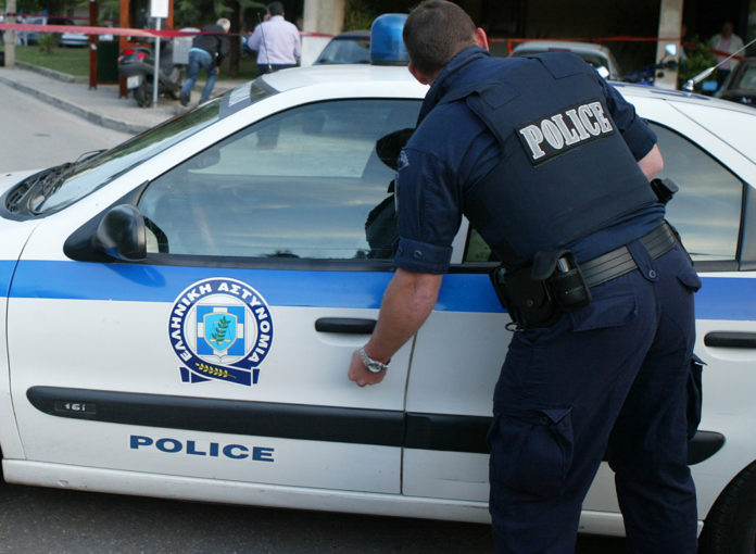 Χανιά | Αστυνομικός… από μηχανής θεός – Περνούσε τυχαία και έσωσε γυναίκα που πνιγόταν