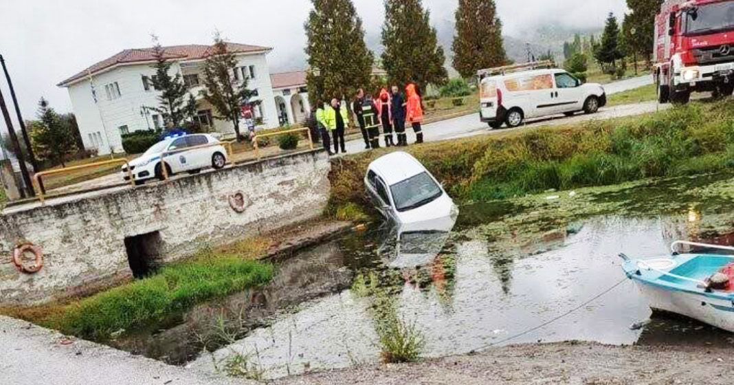 Καστοριά: Αυτοκίνητο έπεσε στη λίμνη – Καλά στην υγεία της η οδηγός (φωτο)