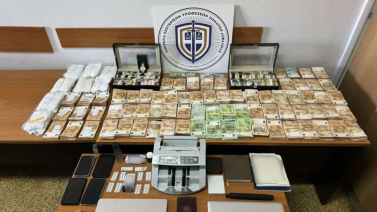  Eκατοντάδες χιλιάδες ευρώ η λεία των «μπράβων» δημοτικών αστυνομικών