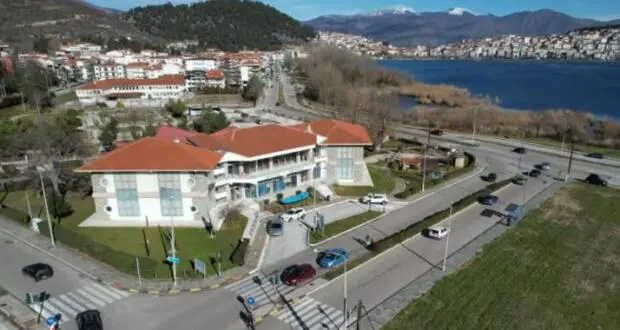 Το Ενυδρείο Καστοριάς είναι το μεγαλύτερο ενυδρείο γλυκού νερού των Βαλκανίων, γι’ αυτό και αξίζει να το επισκεφτείτε