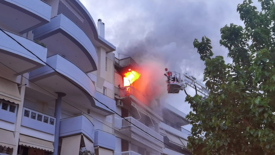 Τραγωδία σε διαμέρισμα στην Αγία Παρασκευή - Γυναίκα βρέθηκε απανθρακωμένη έπειτα από πυρκαγιά
