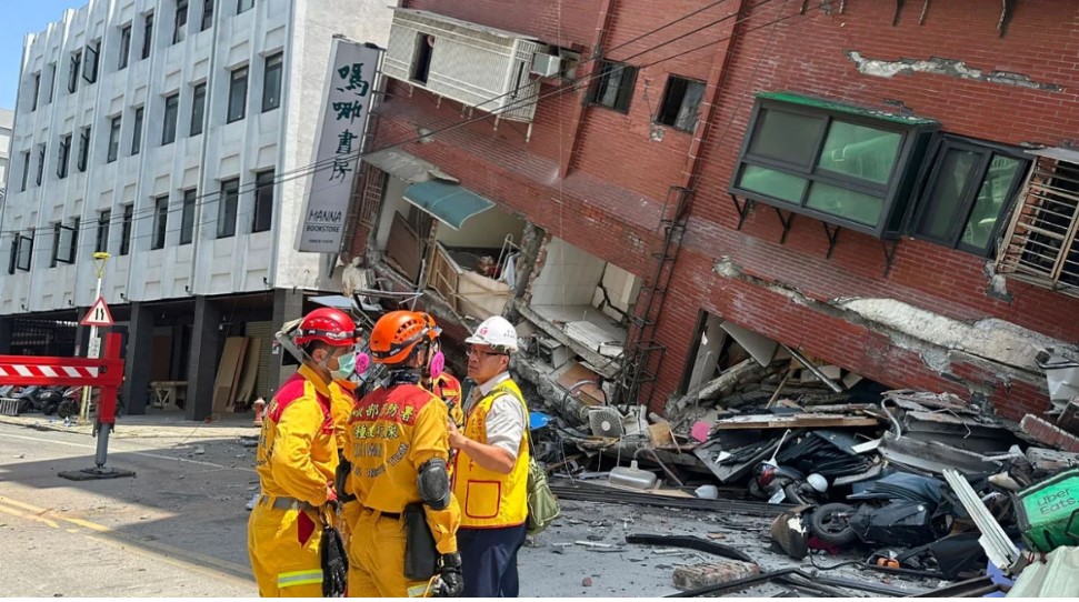 Σεισμός στην Ταϊβάν: 7 νεκροί, πάνω από 700 τραυματίες από τη δόνηση των 7,4 Ρίχτερ - Δείτε συγκλονιστικά βίντεο