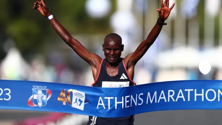 Ο Κενυάτης Κίπτο με ρεκόρ, νικητής στον Αυθεντικό Μαραθώνιο