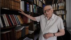 Εμμανουήλ Κριαράς, ετών 107: Δεν θέλω να ζήσω άλλο