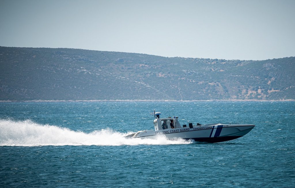 Χαλκιδική: Περιπέτεια για εννέα τουρίστες – Έπεσε το σκάφος τους σε βράχια