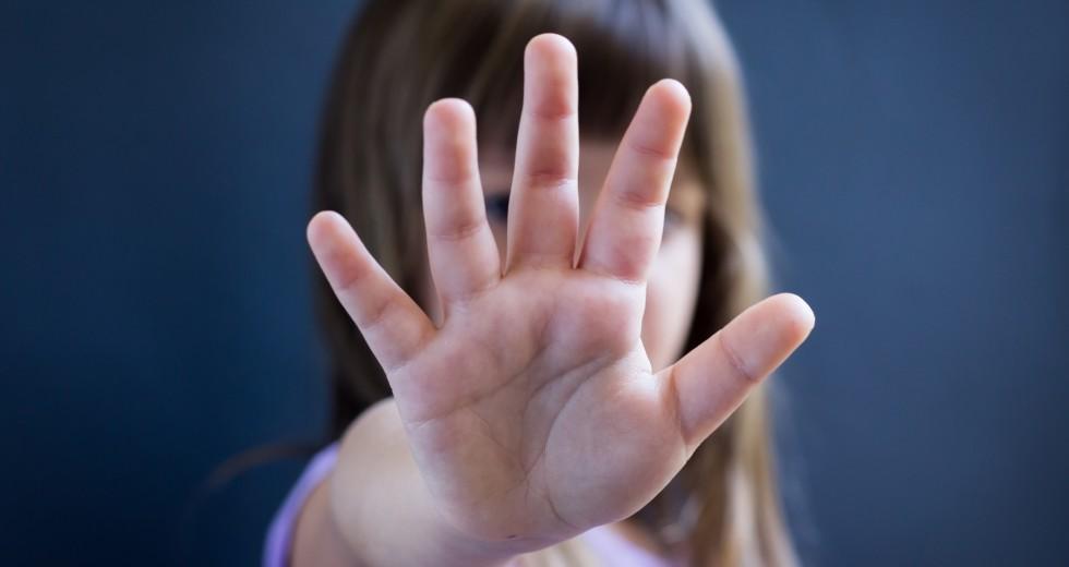 Ιταλός κακοποιούσε σεξουαλικά το 2χρονο παιδί του κι ανέβαζε τα βίντεο στο Διαδίκτυο