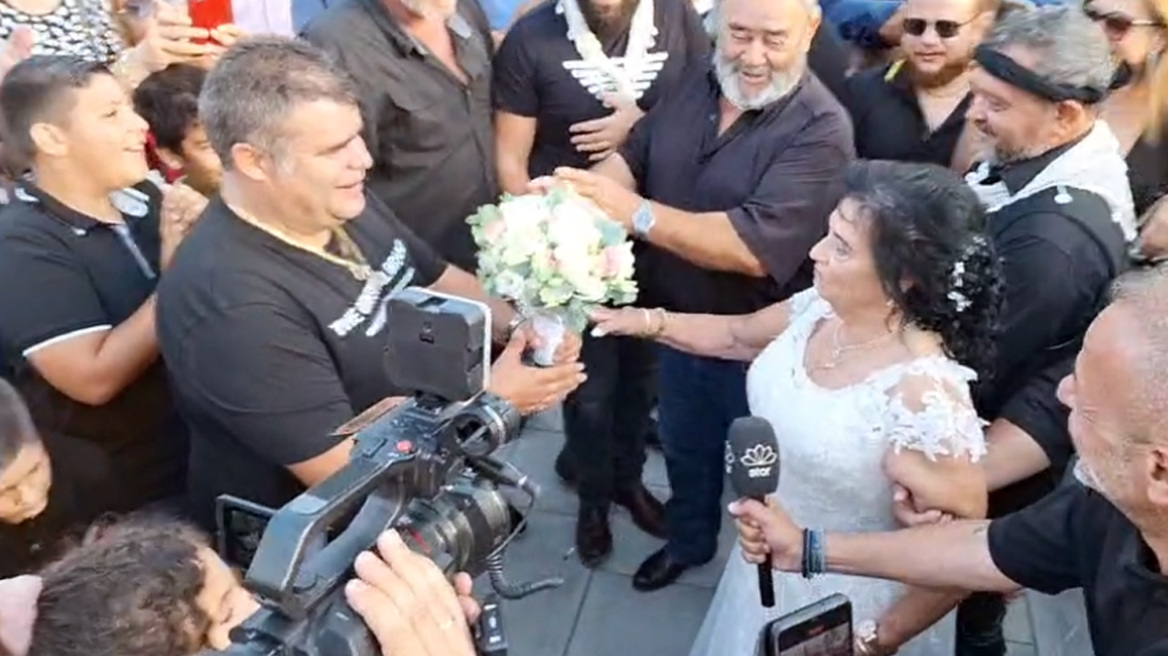 Ο γάμος της χρονιάς στην Κρήτη με τον 91χρονο πρωτοκούμπαρο και τους 112 κουμπάρους