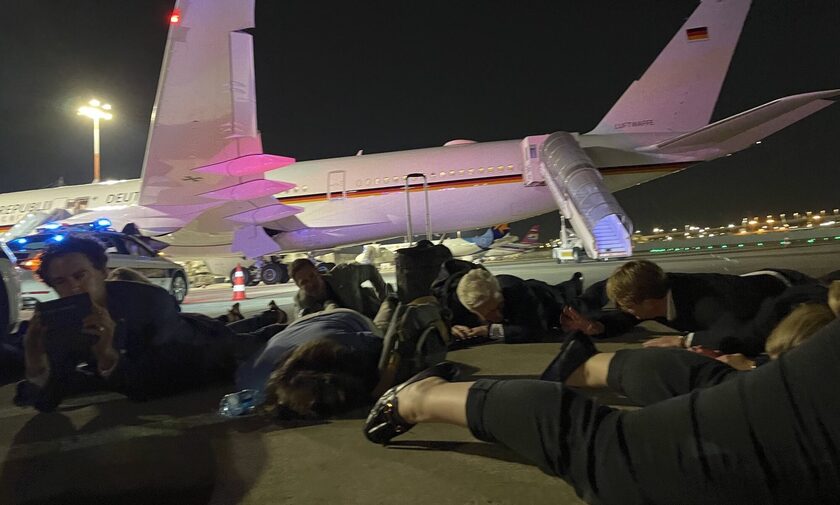 Η Χαμάς αποπειράθηκε να χτυπήσει το αεροπλάνο του Σολτς - Σκηνές τρόμου στο αεροδρόμιο του Ισραήλ