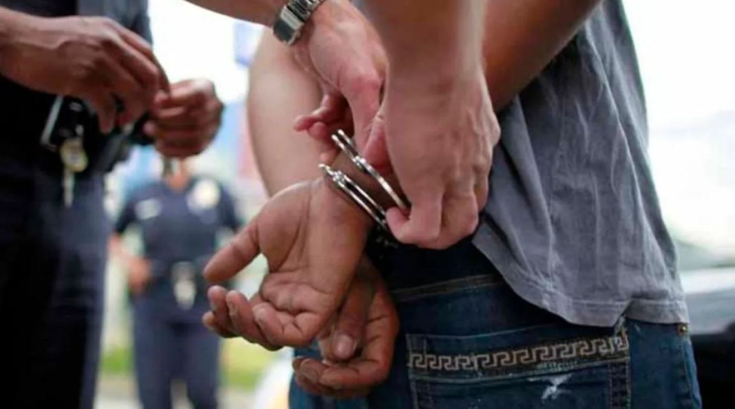 Αστυνομικό Δελτίο: Συνελήφθη 31χρονος αλλοδαπός σε περιοχή της Φλώρινας, ο οποίος μετέφερε παράνομα με Ι.Χ.Ε. αυτοκίνητο τρεις αλλοδαπούς