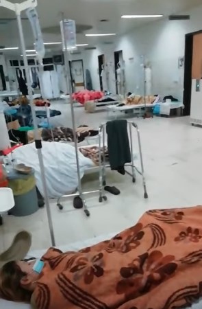 Κρούσματα κορωνοϊού στοιβαγμένα σε κοινόχρηστους χώρους νοσοκομείων (βίντεο)