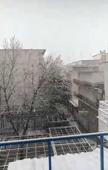  Πυκνή χιονόπτωσις με παχουλές νιφάδες! 27 Φεβρουαρίου 2022 ώρα 9+30 Πτολεμαΐδα
