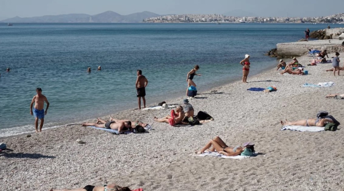 Meteo: Σε χαμηλό δεκαετίας οι θερμοκρασίες τον φετινό Αύγουστο στην Ελλάδα ενώ η Ευρώπη «φλεγόταν»