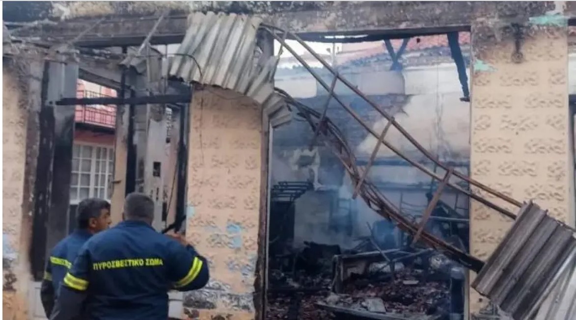 Λέσβος: Μπούκαρε στο κατάστημα του αδερφού του με ΙΧ γεμάτο φιάλες υγραερίου, έβαλε φωτιά και κάηκε