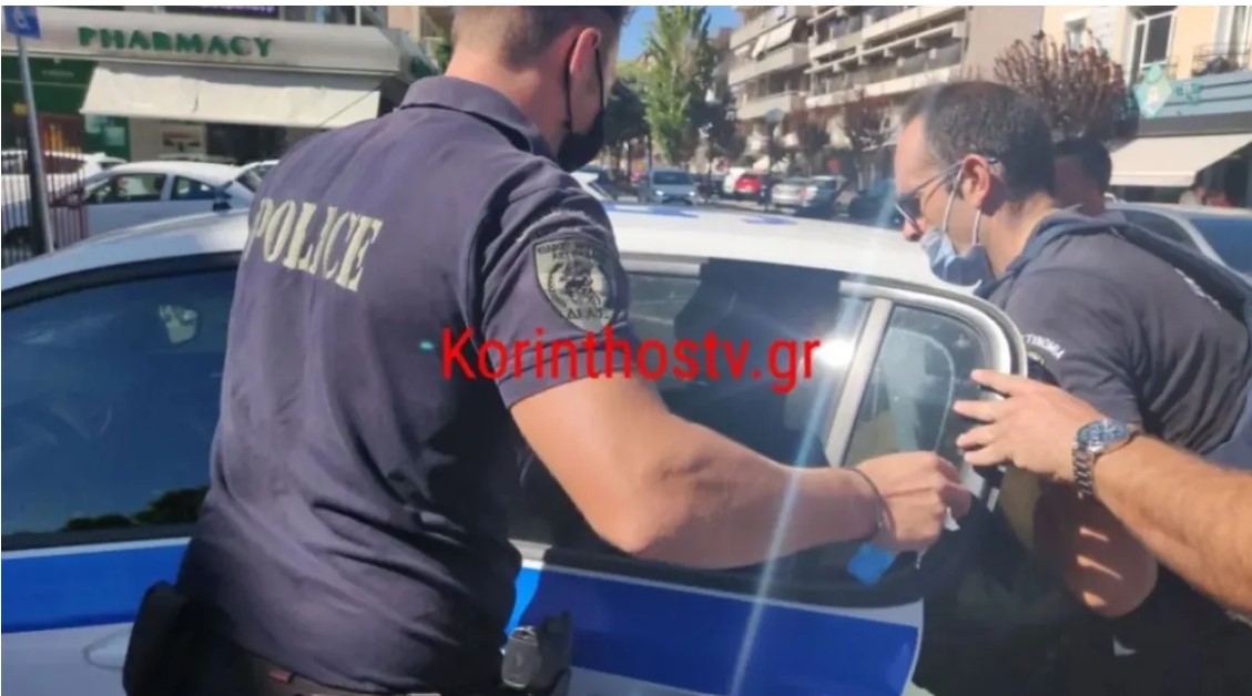 Ληστεία σε ζωντανή μετάδοση στη Θεσσαλονίκη: Ταμπουρώθηκαν σε κατάστημα και επενέβη η αστυνομία [εικόνες - βίντεο]