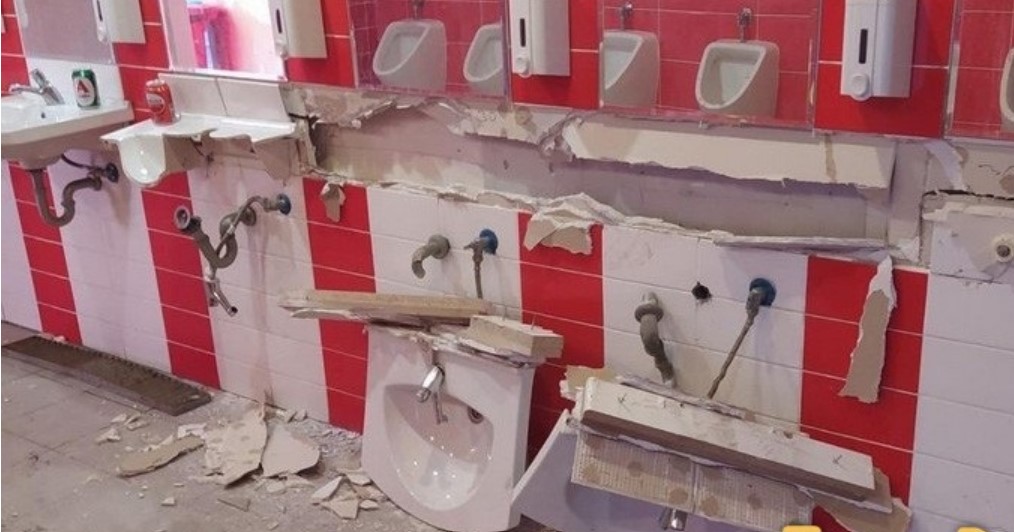 Γκρέμισαν τις τουαλέτες του γηπέδου «Γ. Καραϊσκάκης» οι αγανακτισμένοι «φίλαθλοι» του Ολυμπιακού