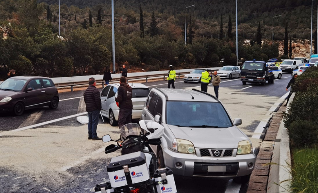 Καραμπόλα οκτώ οχημάτων με δύο τραυματίες στη Λεωφόρο Κατεχάκη