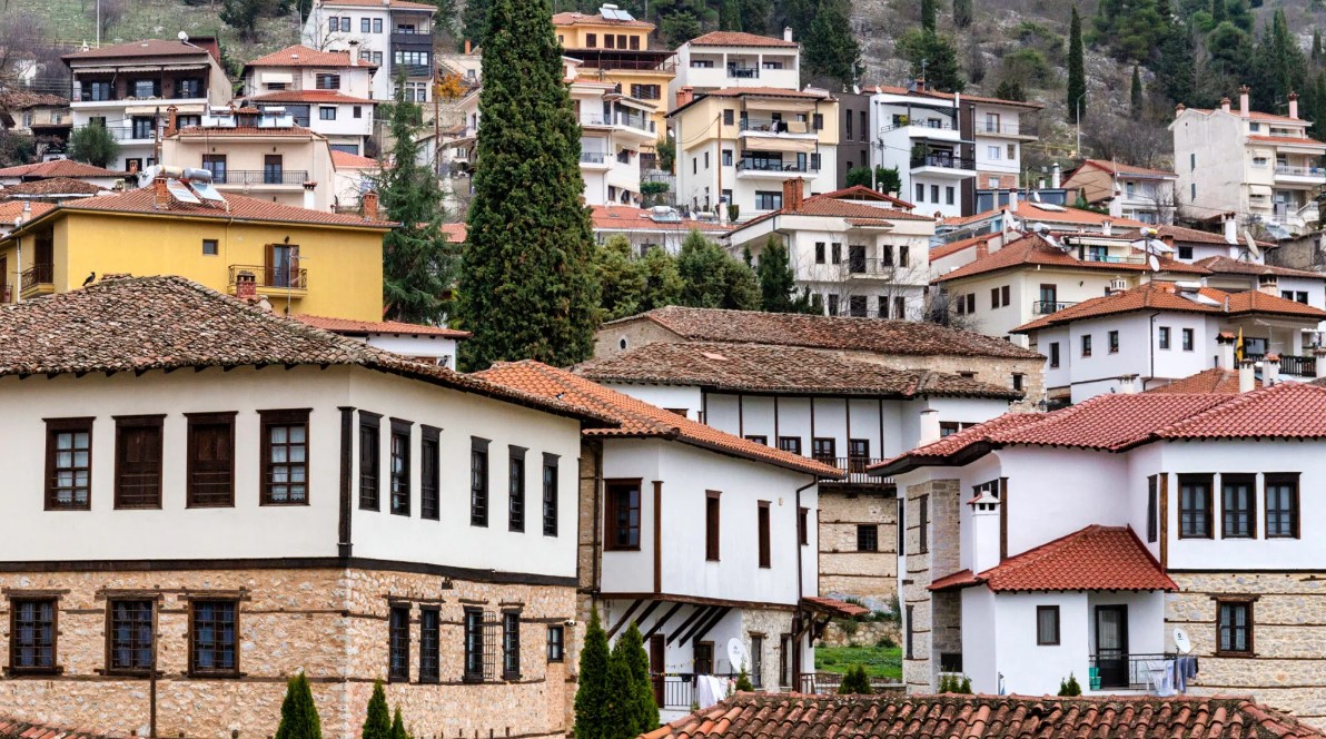 Αποστολή στην Καστοριά -Ντολτσό: H παραδοσιακή συνοικία με τα μακεδονίτικα αρχοντικά