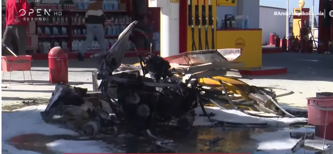 Θεσσαλονίκη: Αυτοκίνητο «καρφώθηκε» σε αντλία βενζινάδικου