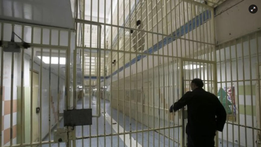 Τέσσερις συλλήψεις αστυνομικών για βασανιστήρια σε βάρος κρατουμένου