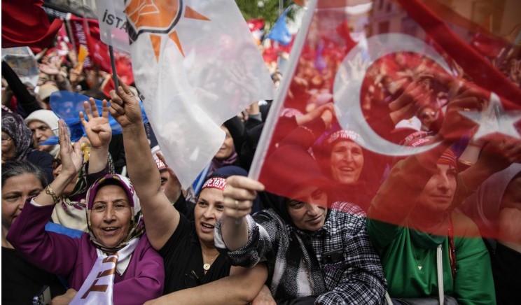 Εκλογές στην Τουρκία: Ο Ερντογάν προηγείται με άνετη διαφορά, σύμφωνα με δημοσκόπηση