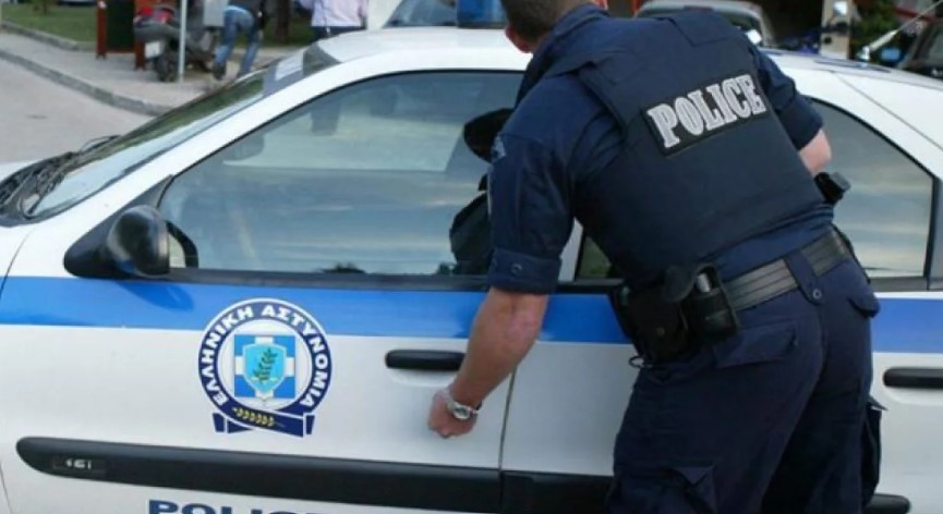 Θεσσαλονίκη: Αστυνομικός στη Θεσσαλονίκη πήγε να σταματήσει τη διαμάχη μητέρας - γιου και κατάφερε να αποτρέψει αυτοκτονία
