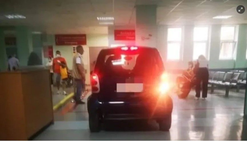 Απίστευτο περιστατικό στο ΚΑΤ: Ασθενής «μπούκαρε» με το αυτοκίνητό του στα επείγοντα!