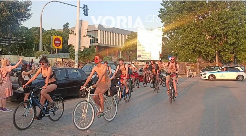 Θεσσαλονίκη: Στους δρόμους της πόλης η πολύχρωμη 16η γυμνή ποδηλατοδρομία