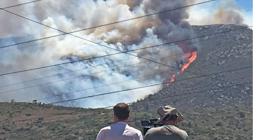 Φωτιά στην Κερατέα: Μήνυμα από το 112 για προληπτική εκκένωση από Λαγονήσι, Σαρωνίδα και Ανάβυσσο