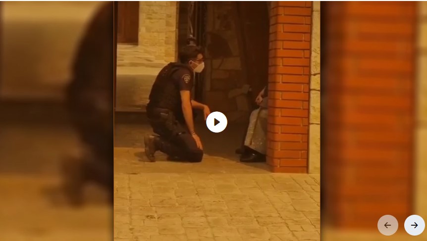 Βίντεο: Αστυνομικοί προσπαθούν να πείσουν μοναχές να εκκενώσουν μοναστήρι στη Μάνδρα και αυτές ψάλλουν