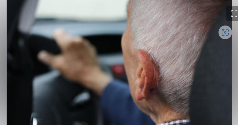 Βόλος: 89χρονος οδηγούσε «τύφλα» στο μεθύσι και τράκαρε σταθμευμένα οχήματα