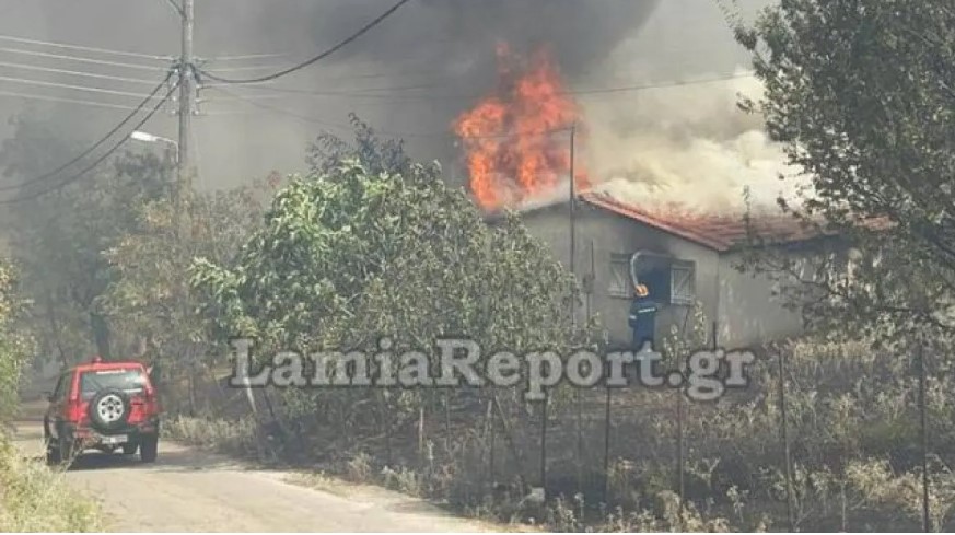 Εκκενώνεται το βόρειο τμήμα της Λαμίας - Κάηκαν σπίτια