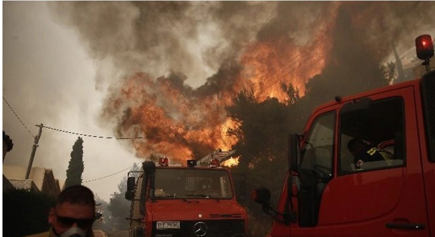 Φωτιές στη Φθιώτιδα: Πύρινα μέτωπα σε Λαμία και Τιθορέα
